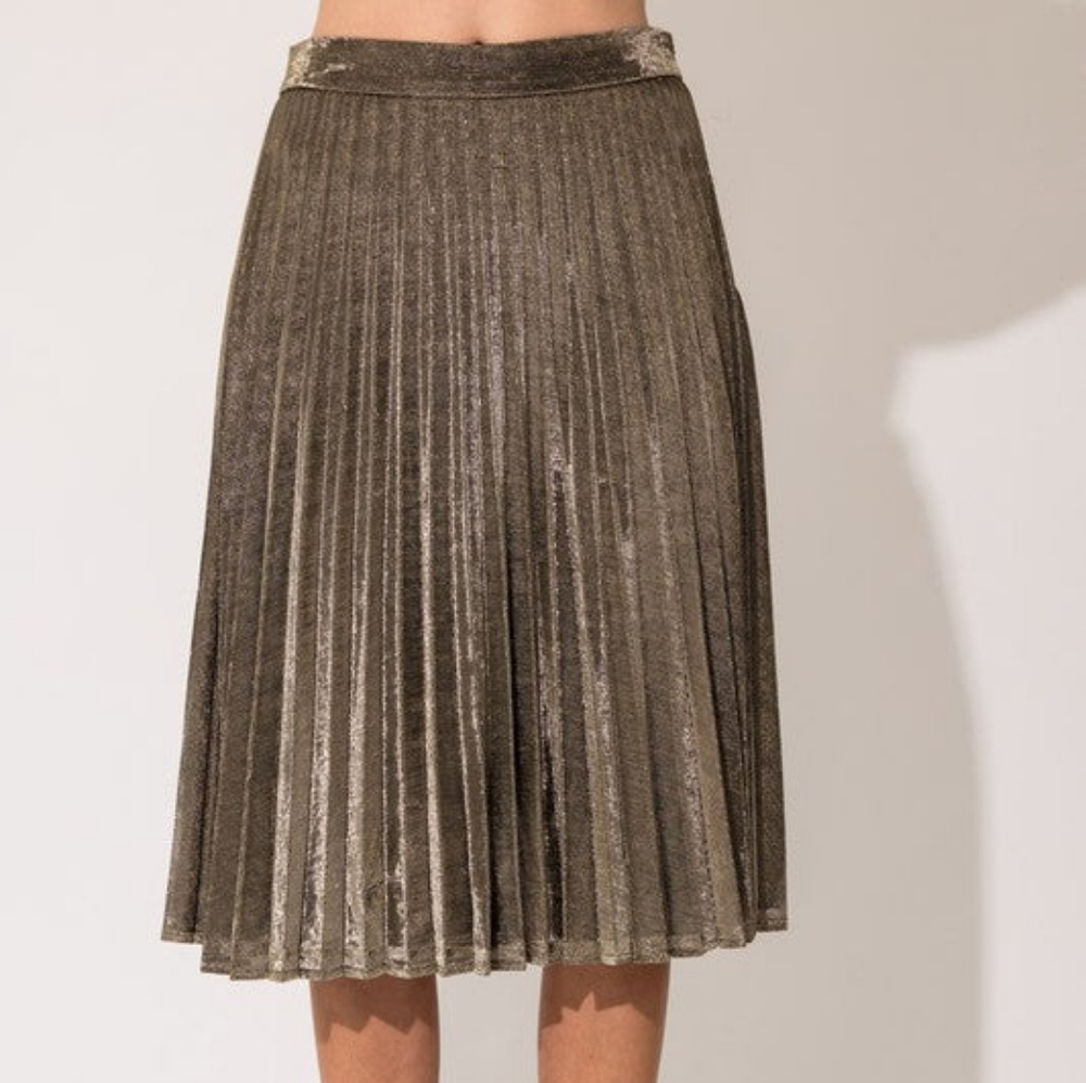 Elegant Pleated Skirt in Metallic Gray